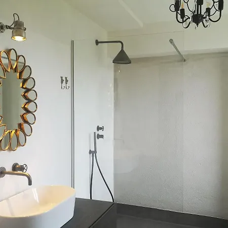 Theresa Sulla Collina 4*