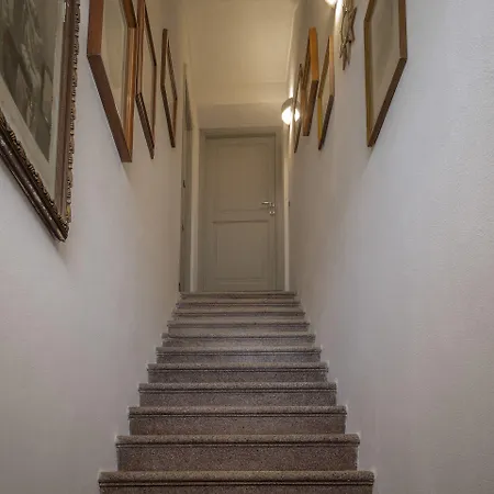 Theresa Sulla Collina 4*